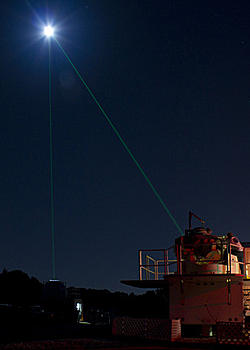 ������� �� ����������� ��� ����������
��������: moon-skywatching-goddard-laser.jpg
����������: 1306
������:	37.6 ��
ID:	4079