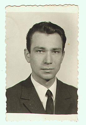     
: papa1971.jpg
: 587
:	50.8 
ID:	237
